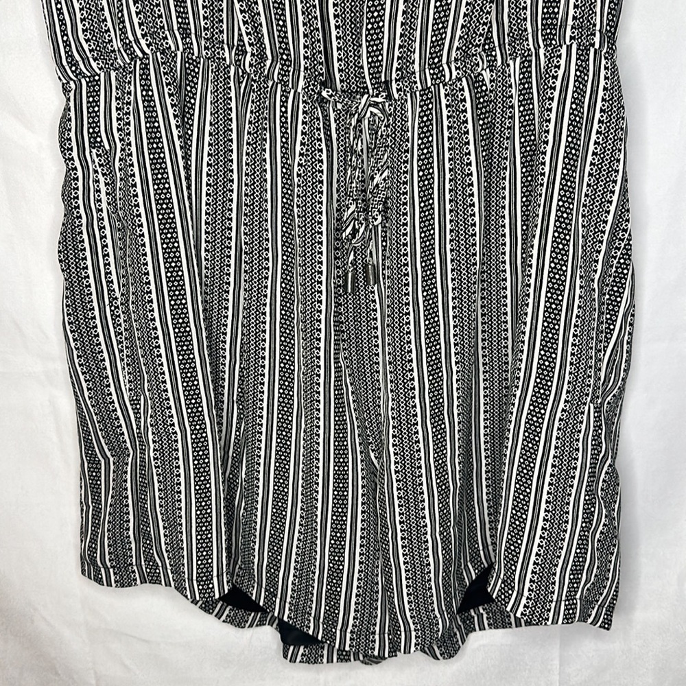 DR2 PRINT ROMPER (M) - Picture 2 of 8